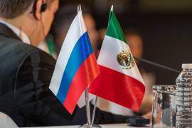 Banderas de Rusia y México en la inauguración del Roscongress International Business Forum, en el marco de los fortalecimientos de los lazos comerciales entre México y Rusia.