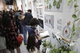 Artistas plasman mundos en papel: Presentan libros ilustrados en el MAG