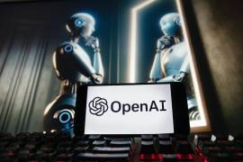 El logotipo de OpenAI se muestra en un teléfono celular con una imagen de computadora generada por el modelo de texto a imagen Dall-E de ChatGPT en Boston.