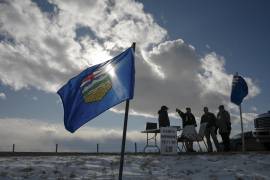 Una mesa instalada para recolectar firmas para una petición de separación en una carretera de Calgary, Alberta, Canadá, el 23 de febrero de 2026.