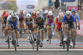 Démare se lleva la etapa con final de fotografía en el Giro de Italia