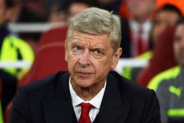 Wenger deja abierta la puerta a la selección inglesa