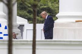 El presidente de Estados Unidos, Donald Trump, sale de la Casa Blanca para asistir a un evento en Pensilvania, en Washington.