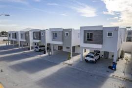 Jóvenes compradores priorizan viviendas que ofrezcan privacidad, cercanía al trabajo y un espacio propio que garantice autonomía familiar. FOTO: OMAR SAUCEDO