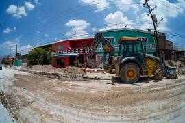 El Gobierno Municipal realiza trabajos de infraestructura hidráulica en el cruce de Francisco Coss y Morelos.