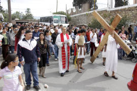 Llama Pantoja a compasión en el viacrucis del migrante