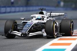 Checo Pérez largará 18 en la Sprint del GP de Miami 2026 tras la sanción a Alex Albon por límites de pista.