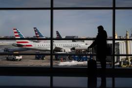 El presidente Donald Trump amenazó el sábado con desplegar agentes del Servicio de Inmigración y Control de Aduanas en los aeropuertos a partir del lunes 23 de marzo si los demócratas no aprobaban de inmediato un plan para financiar el Departamento de Seguridad Nacional.