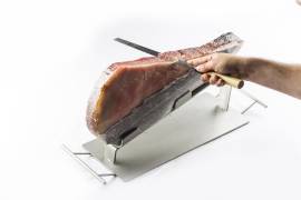 El aspecto del jamón de atún es muy parecido al tradicional jamón de cerdo. EFE/Restaurante Aponiente, de Ángel León