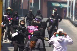 Miembros del bloque negro asistieron a los contingentes de la marcha del 8M