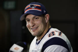 Nada es igual en el vestidor de Patriots sin 'Gronk', el alma de la fiesta