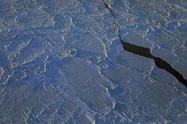 El Océano Ártico congelado, donde se sospecha que se encuentran los restos de un globo cerca de Deadhorse, Alaska, el 17 de febrero de 2023. (Brian Adams/The New York Times)