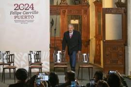 Andrés Manuel López Obrador, Presidente de México, encabezó su última mañanera en el salon Tesorería del Palacio Nacional.