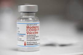 La vacuna contra el Covid-19 actualizada de Moderna para la inmunización activa para prevenir la enfermedad causada por el SARS-CoV-2, está dirigida a personas de 6 meses de edad y mayores