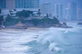 Al menos dos zonas de baja presión con potencial a convertirse en ciclones en el océano Pacífico y Atlántico han llamado la atención de México, por los efectos que mantendrá en gran parte del territorio nacional.