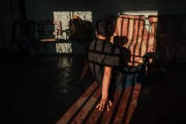 Un chico de 17 años, uno de los 25 detenidos durante las celebraciones de carnaval en Barcelona, Venezuela, días después de que el presidente Nicolás Maduro fuera capturado.