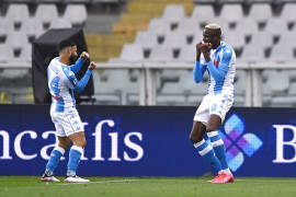 Napoli supera a la Juventus tras victoria ante el Torino
