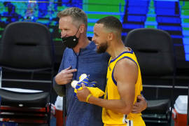 Stephen Curry rompe un récord de más triples en un mes en la NBA