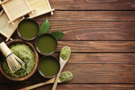 El matcha, un té verde japonés en polvo, es reconocido como una de las formas más nutritivas y beneficiosas de té verde.