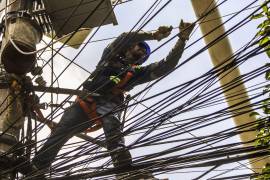 Aunque el Gobierno planea integrar 32,000 MW y modernizar redes de CFE, la construcción de 103 parques industriales por parte de AMPIP requerirá al menos 2,434 MW adicionales.