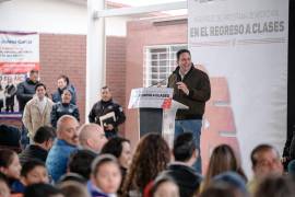 Javier Díaz González visitó la primaria Presidente Benito Juárez, en el primer día de clases luego de las vacaciones decembrinas.