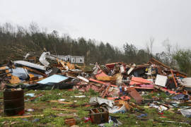 Azotan tornados a Alabama; Hay 5 muertos y varios heridos