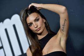 Emily Ratajkowski protesta contra Harvey Weinstein: ¿Esta es la justicia de América? ”