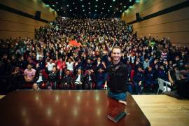 Rifarán cena entre asistentes a conferencia de Nick Vujicic