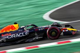 El piloto holandés de Fórmula Uno Max Verstappen de Red Bull Racing en acción durante la clasificación para el Gran Premio de Fórmula Uno de Japón en el Suzuka International Racing Course, Suzuka