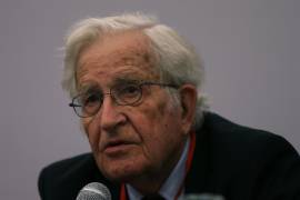 Coronavirus: Para Noam Chomsky la pandemia del COVID 11 en EU está agravada por los &quot;bufones sociópatas que manejan el Gobierno&quot;