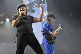 Ex vocalista de AC/DC, destrozado por dejar su banda