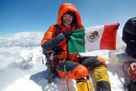 La alpinista mexicana que rompió el Record Guinness en subir los tres picos más altos en el menor tiempo