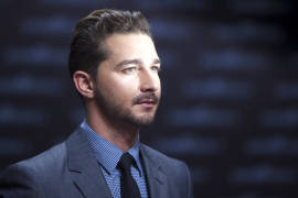 Shia LaBeouf cambia de look y ¡está irreconocible!