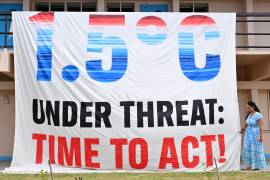 Greenpeace despliega una pancarta sobre el cambio climático durante la reunión de líderes del Foro de las Islas del Pacífico en Koror, Palaos, el miércoles 2 de septiembre de 2026.