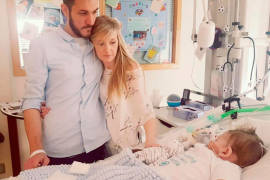 Padres del bebé Charlie Gard renuncian a tratarlo en EU, 'es tiempo de dejarlo ir'