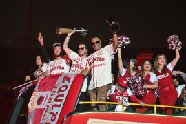 Robinson Canó celebra el bicampeonato con los Diablos Rojos del México y confirma que permanecerá con el equipo para la temporada 2026 de la Liga Mexicana de Béisbol.
