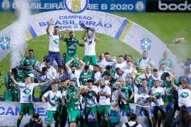 Chapecoense es campeón de la Serie B de Brasil con uno de los sobrevivientes a la tragedia