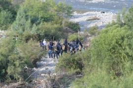 Elementos de rescate ya se encuentran en el lugar del hallazgo de los cuerpos.