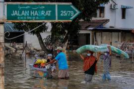 Desastres. Las fuertes lluvias que cayeron el fin de semana han sido descritas como las peores en los últimos 100 años; más de 39 mil personas continúan desplazadas debido a las inundaciones.