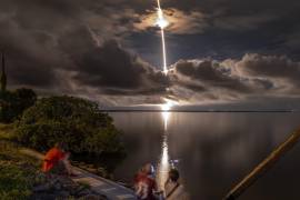 La misión Polaris Dawn despega a bordo de un cohete Falcon 9 de SpaceX desde el Complejo de Lanzamiento 39A del Centro Espacial Kennedy en Cabo Cañaveral, Florida.