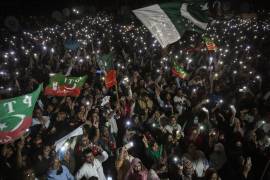 Simpatizantes del Movimiento por la Justicia de Pakistán se reúnen en un mitin de apoyo al primer ministro Imran Khan, en Islamabad, Pakistán, el 4 de abril de 2022.