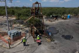 Equipo de la Fiscalía General del Estado de Coahuila continúa realizando trabajos periciales para identificar los restos hallados en la mina “El Pinabete”.