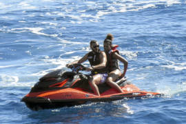 Benzema se lleva de vacaciones a su familia a Ibiza