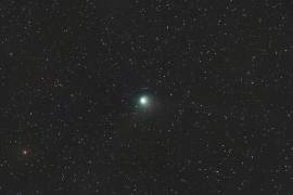 Imagen compuesta por 20 fotografías tomadas en la noche entre los días 30 y 31 de enero del cometa C/2023 E3 ZTF desde la localidad cántabra de La Hayuela.