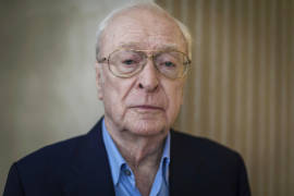 Michael Caine mira hacia atrás en nuevo libro de memorias