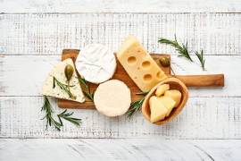 El queso es una fuente de proteínas de alta calidad y calcio, esencial para una dieta equilibrada y la salud ósea.
