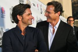 John Stamos declaró sentirse en estado de shock tras conocer la noticia de la muerte de su amigo Bob Saget.