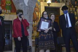 Saltillo, Coah. Mex. 03 de noviembre del 2021 Entrega de la Presea Vito Alessio Robles mor méritos históricos a la maestra María Cecilia Sheridan Prieto.