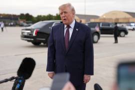 El presidente Donald Trump habla con los periodistas antes de subir al Air Force One, el miércoles 28 de octubre de 2026, en la Base Conjunta Andrews, Maryland.