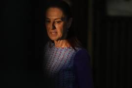 La presidenta mexicana Claudia Sheinbaum llega al Palacio Nacional para ofrecer su conferencia de prensa matutina diaria en la Ciudad de México, el jueves 30 de abril de 2026.